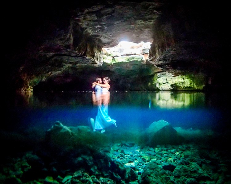 There used to be a queen's bath at big island, but it was destroyed by lava flow after the kilauea volcano erupted in 1987. Stacey Sam Trash The Dress Kelilina Photography And Films