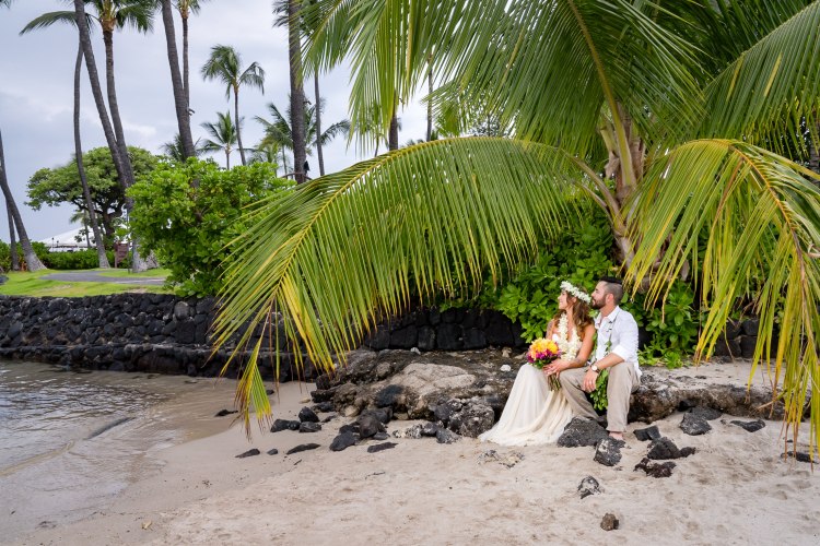 A new hotel on new york's shelter island gives a historic victorian building a modern look by lindsey mather photography by the chequit the chequit’s unassuming front desk. Small Beach Wedding At Courtyard By Marriott King Kamehameha S Kona Beach Hotel Emotion Galleries Professional Hawaii Photography